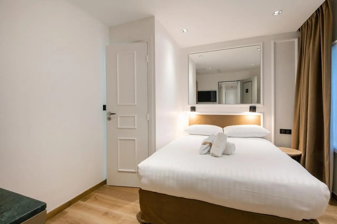 Hotel Au Coeur De Republique Paris
