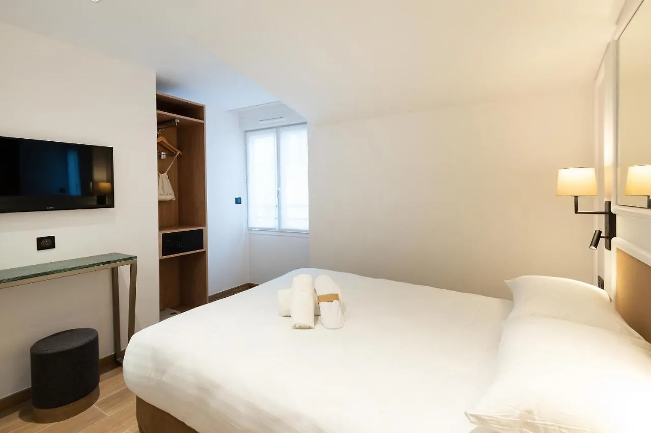 Hotel Au Coeur De Republique Paris France