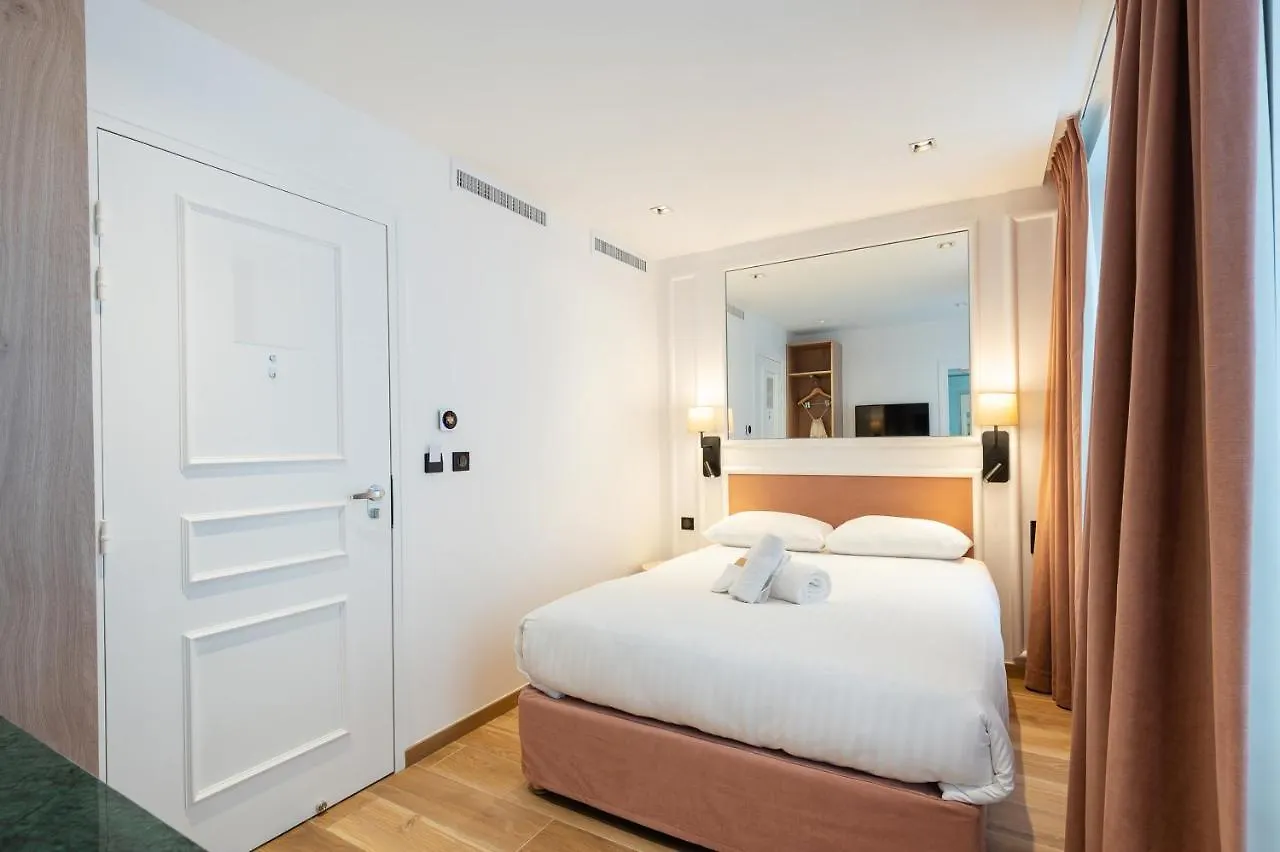 Hotel Au Coeur De Republique Paris 3*,