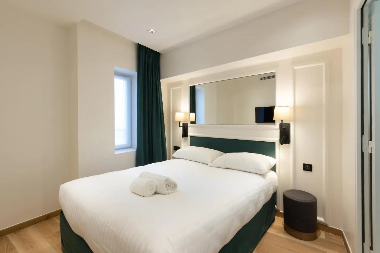 Hotel Au Coeur De Republique Paris France