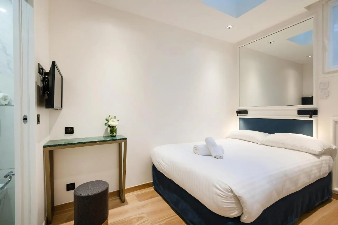 Hotel Au Coeur De Republique Paris