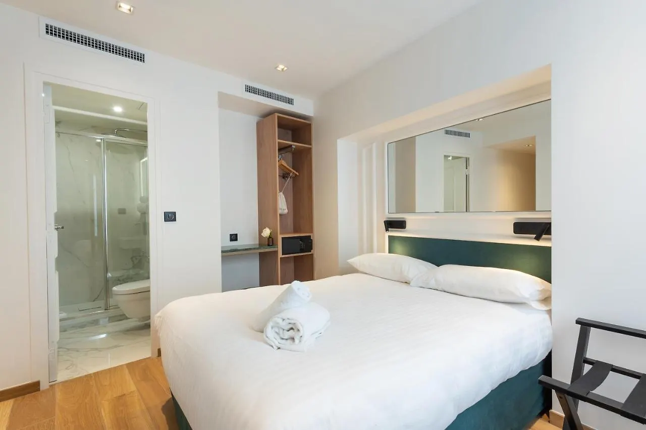 Hotel Au Coeur De Republique Paris