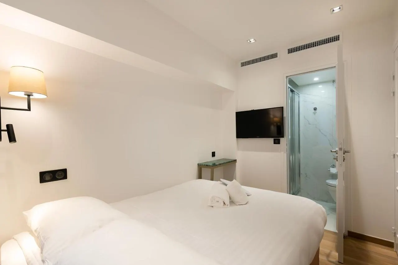 Hotel Au Coeur De Republique Paris France