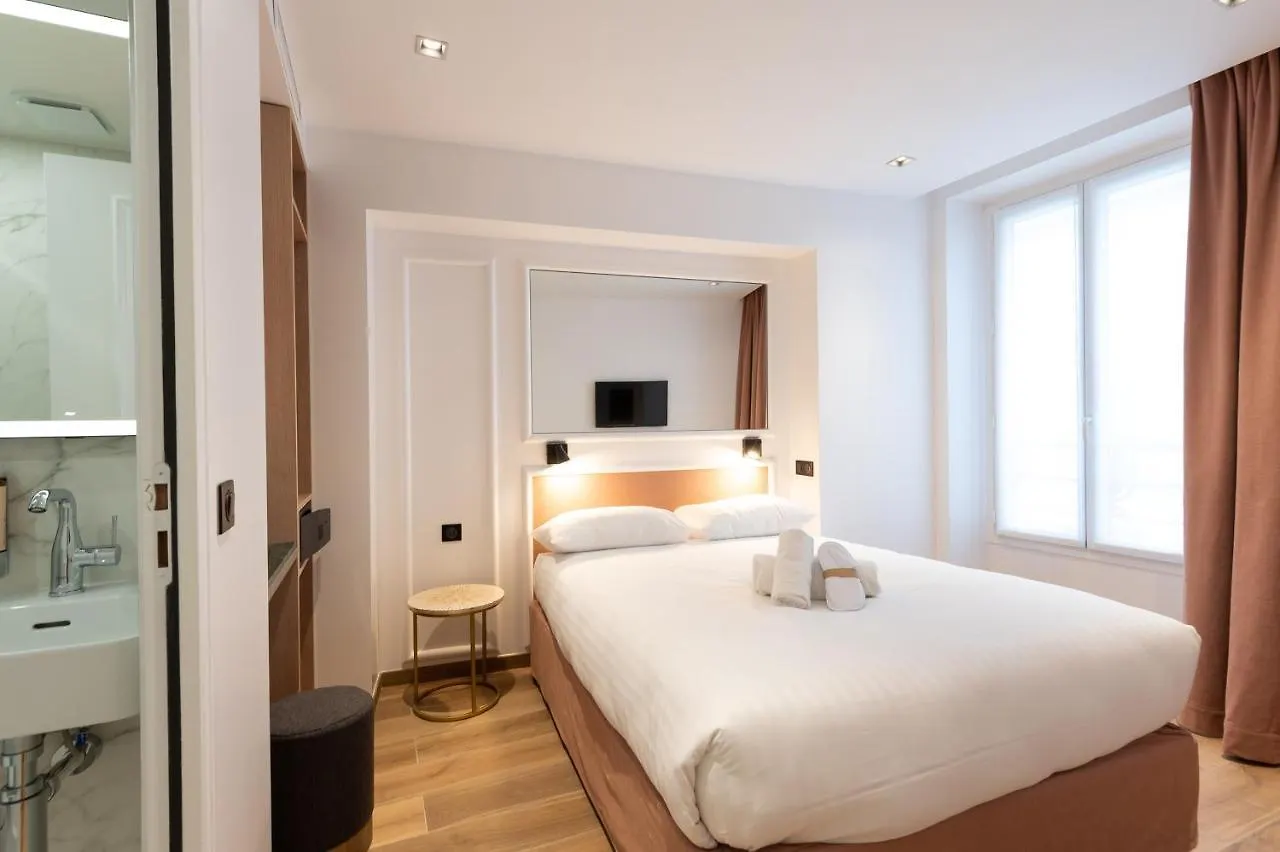 ***  Hotel Au Coeur De Republique Paris France