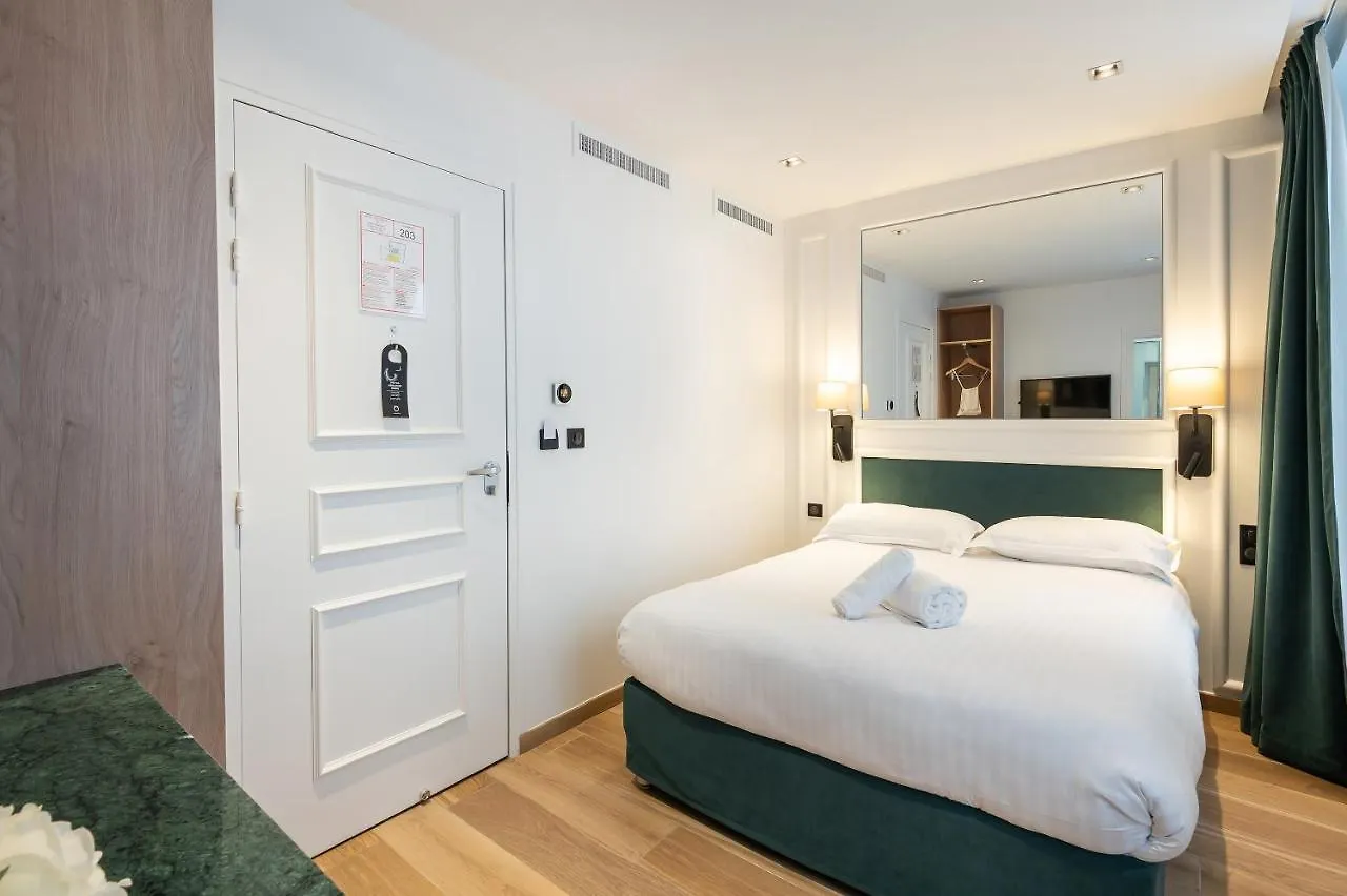 Hotel Au Coeur De Republique Paris 3*,