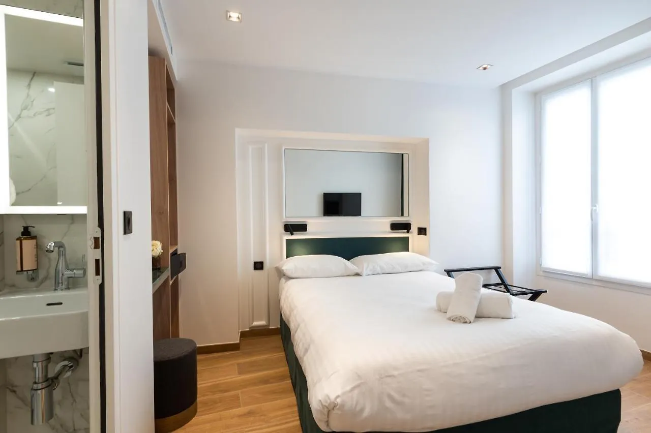 Hotel Au Coeur De Republique Paris 3*,