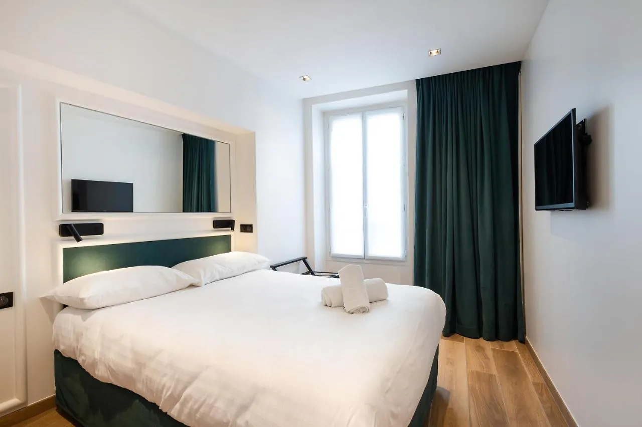 Hotel Au Coeur De Republique Paris 3*,